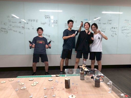 竹山高中勇奪2025山城數位黑客松金獎 跨領域創客課程展現科技解題實力