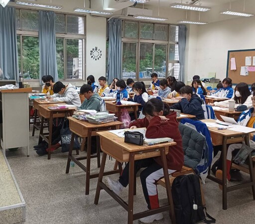 基隆課桌椅全面更新 高中課桌椅樣式由學生設計