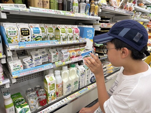 北市「鮮奶週報」暖心升級 特製小卡助學童兌換鮮奶