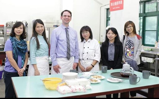武崙國中再傳捷報 簡美芳老師與劉祐丞同學獲全國技藝教育績優殊榮