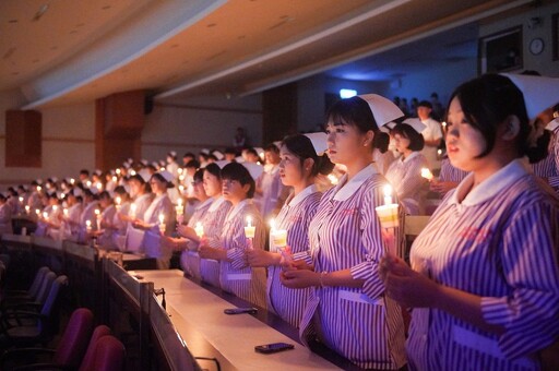 美和科大專業點燈 護理師加冠薪火相傳