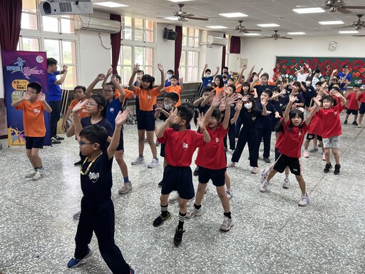 正聲廣播75週年攜雯翔舞團走入偏鄉 舞動美學啟發溪口學童