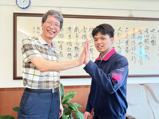 二信高中王實修跨越視障逆風而上 獲2025總統教育獎