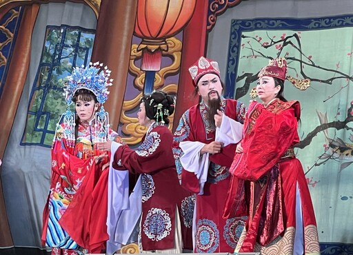 中市傳藝巡演場場精彩! 明華園總團大安濱海首演 近3,000人共享好戲