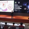 黃仁勳直播主題演說聽眾滿場 將與AI龍頭比鄰師生興奮