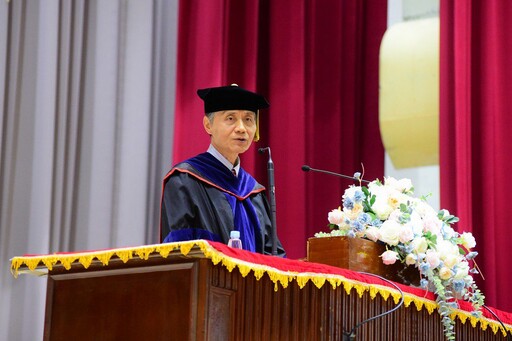 中原大學第67屆畢業典禮盛大舉行 期勉畢業生以全人精神走向世界