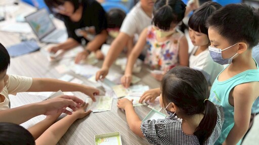 兒少發展帳戶存款利息100% 中市社會局巡迴4國小揪親子開戶
