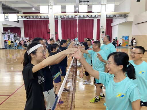 親師生同場競技 台中市家長會長盃羽球錦標賽台中高工開打