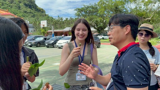 藍染、美食、闖關遊戲 基隆學生帶美國學伴體驗台灣文化