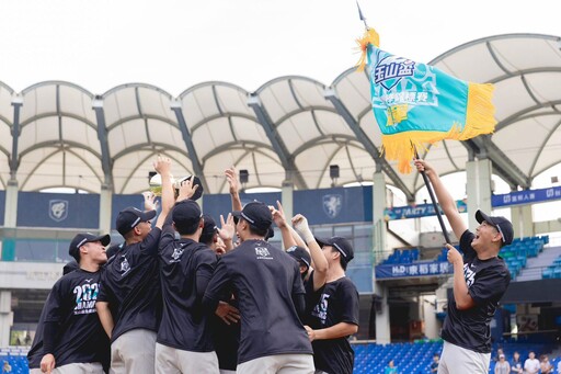 榮耀再現！ 台中青棒睽違15年再奪玉山盃冠軍