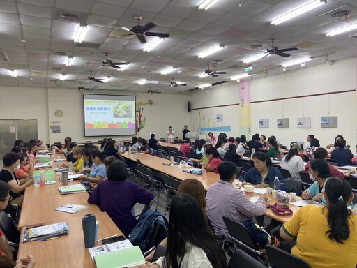 強化校園供餐品質 中市教育局攜手食安處舉辦廚工衛生研習