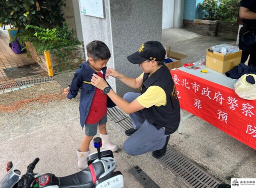 制服、警車樣樣來 文二警一日波麗士體驗陪孩子童樂一夏