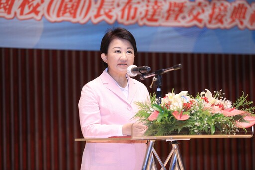 中市101位校(園)長布達交接 盧市長感恩期勉:共同努力培育優秀人才!