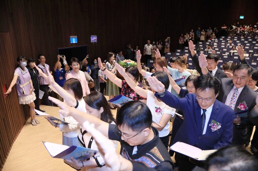 中市101位校(園)長布達交接 盧市長感恩期勉:共同努力培育優秀人才!