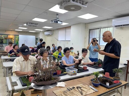雙十佳節限定 士林官邸展出百年漢風盆景