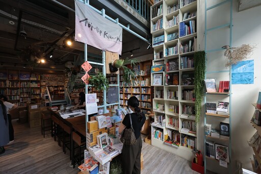 基隆「書洞市集」登場 謝國樑肯定見書店深耕文化