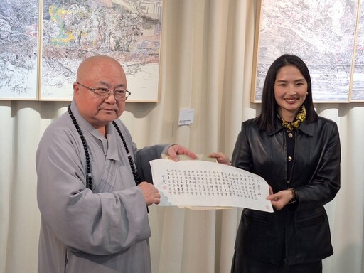 華梵大學助理教授吳軒慧當代書畫個展 宜蘭市圖開幕茶會僧俗雲集