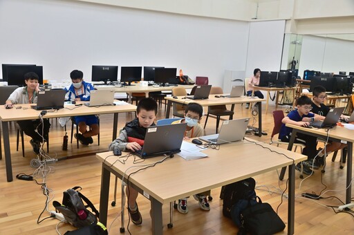 「AI先行-百師擁證」 基隆教師化身AI教育先鋒 報考通過率達98%