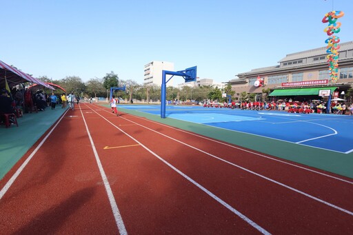 富功國小嶄新跑道啟用! 許縣長感謝立委支持爭取補助翻轉校園安全與體育發展