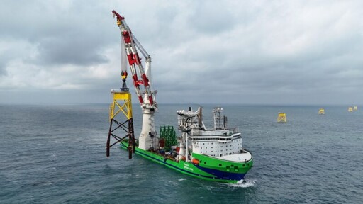 台船環海完成中能風場31座水下套筒式基礎安裝
