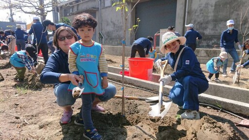 高雄港務分公司實踐綠色教育 植樹節邀孩子們親手種下「希望之樹」