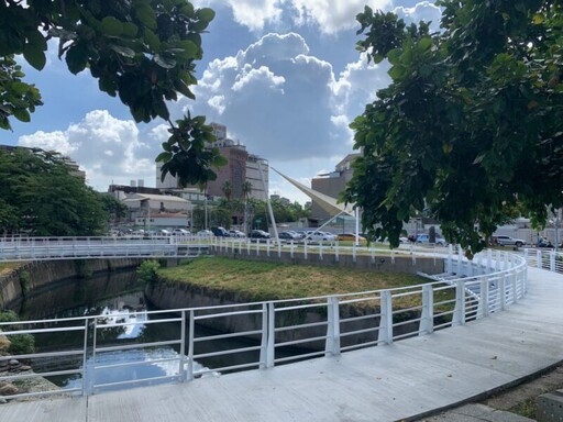 微笑公園愛河橋梁修繕完成 七月重新開放