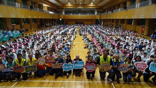 毒防局邀紙風車反毒劇團開學巡演 千名學童熱烈參與