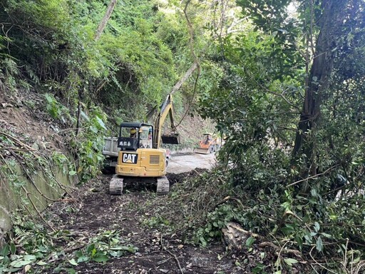 復興區道路坍方民眾受困 市府表示下午已搶通試放通行