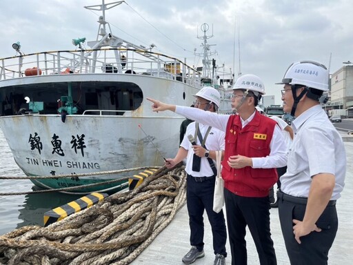 山陀兒颱風來襲 高市府郭添貴秘書長視察漁船防颱整備作業