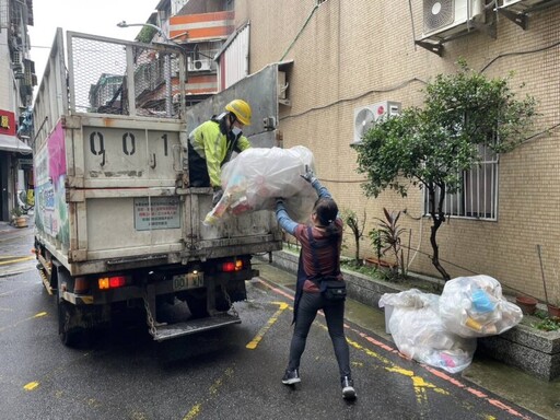 颱風過境 桃園環保局全體動員清出約2,962噸垃圾及261噸資收物