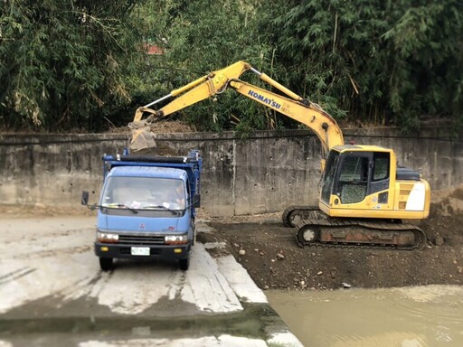 應對颱風後大樹區三大排水系統淤積 水利局加強清淤作業