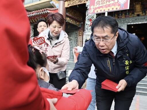 黃偉哲市長除夕走訪七股龍山宮、北門南鯤鯓代天府 邀過年來拜廟走春添喜氣