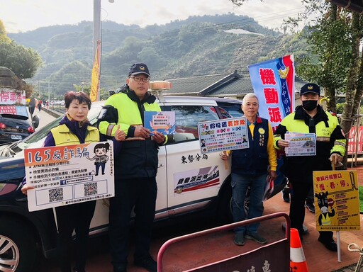 春節玉清宮湧車潮、東勢警加強交通疏導 確保信徒平安祈福