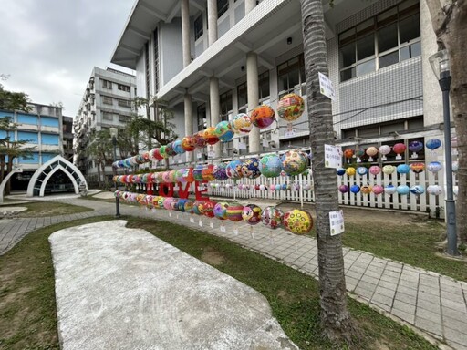 霧峰區祥蛇獻瑞造型燈籠競賽作品展繽紛登場 張慶庸區長邀您來走春賞燈