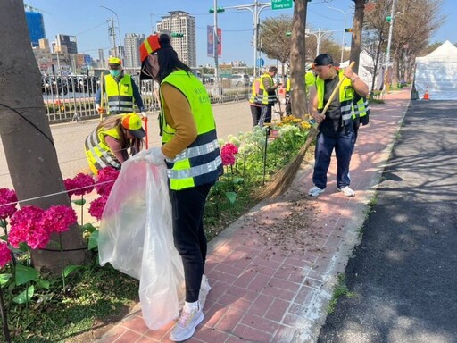 「台灣燈會在桃園」環保志工默默發光 228清潔隊加班收運垃圾