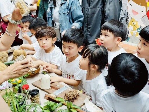 桃市客家局「好客平鎮-親子成長啟蒙禮」 帶領幼兒體驗客語文化