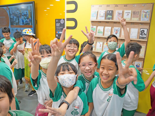 國資圖「微光筆觸下的光影」特展開跑