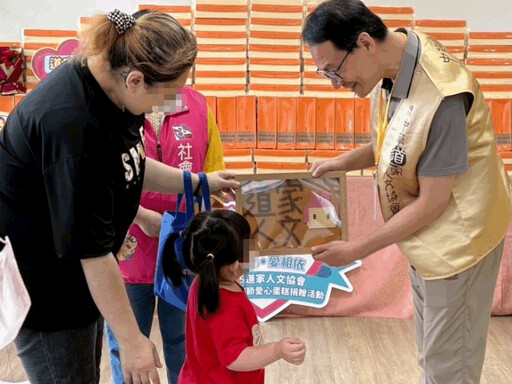 桃市社會局攜手民間單位捐贈蛋糕 支持並溫暖脆弱家庭歡度母親節