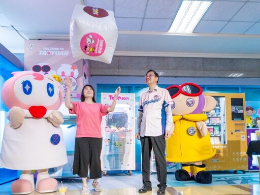 桃市府「智慧1號店」母親節快閃活動 張善政化身神秘關主
