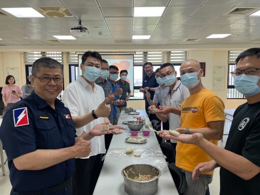 中警保大母親節用雞湯補元氣、用水餃包感情「煮」出幸福好滋味