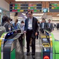 張善政考察三大型態JR東日本車站 為桃園軌道經營運作借鏡