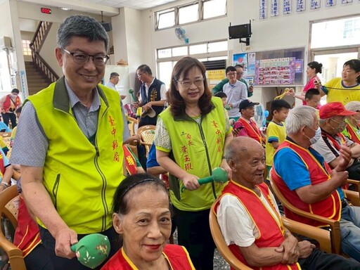 臺中郵局攜手台灣郵政協會舉辦華山神岡愛心天使站「520郵粽送愛 郵您有愛」關懷獨居長者公益活動