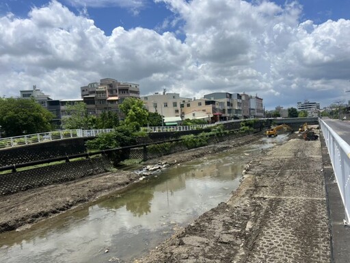 提升區域排水效能 高雄水利局啟動鳳山溪清淤工程