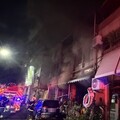 高雄新興區火警 消防局25車出動 救出父子兩人均安