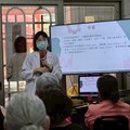 高雄市立岡山醫院推出中醫刮痧紓壓日 長輩健康新選擇