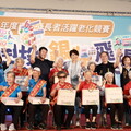 許淑華為90歲銀齡寶貝披彩帶 南投長者競技展活力