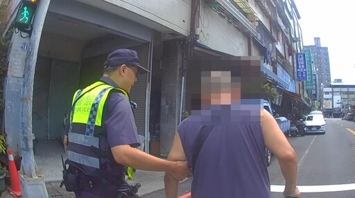 因為有它，員警迅速護送7旬腳無力的老翁回家