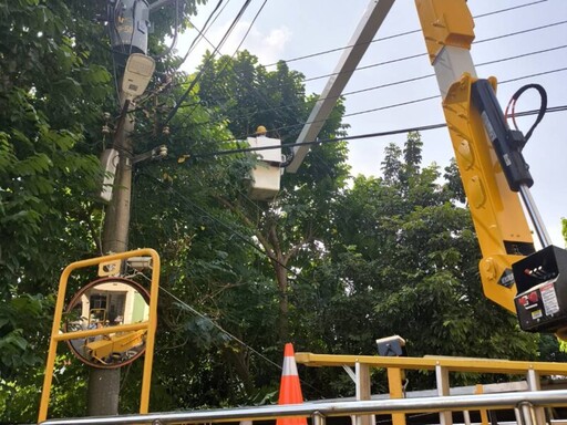 颱風鳳凰逼近 台電鳳山區處加強修剪樹木全力備戰