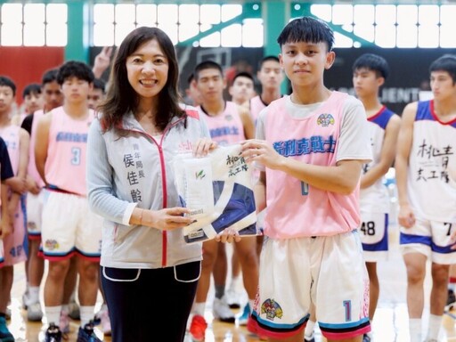 桃青年局與世界展望會推體育志工服務 球星助陣伴弱勢青少年築夢