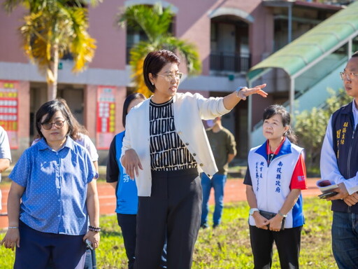 許淑華縣長視察鹿谷國中 核定950萬改善運動環境